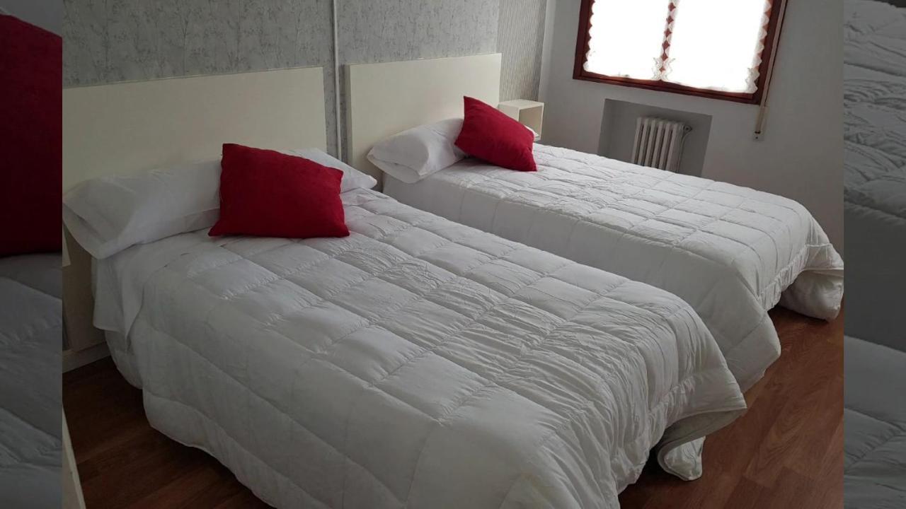 Apartamentos Halcon Ribadeo Bagian luar foto